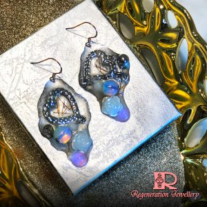 Heart-shape component with resin & natural crystals sterling silver earrings 心形配件配樹脂及天然水晶純銀耳環 Heart-shape component with resin & natural crystals sterling silver earrings 心形配件配樹脂及天然水晶純銀耳環