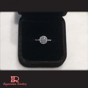 1.0 Carat Diamond Engagement Ring by Couture Design with 18k gold & diamonds (Signature Design) 高級私人訂製 18k 金 1.0卡裝鑽石訂婚戒指 (標誌性設計)