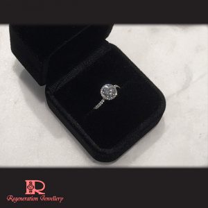 1.0 Carat Diamond Engagement Ring by Couture Design with 18k gold & diamonds (Signature Design) 高級私人訂製 18k 金 1.0卡裝鑽石訂婚戒指 (標誌性設計)