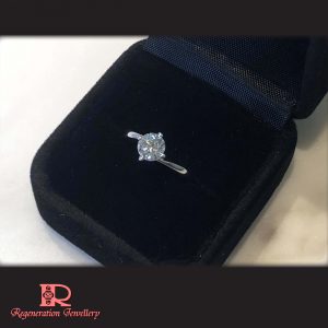 1.0 Carat Diamond Engagement Ring by Couture Design with 18k gold & diamonds 高級私人訂製 18k 金 1.0卡裝鑽石訂婚戒指