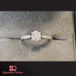 0.5 Carat Diamond Engagement Ring by Couture Design with 18k gold & diamonds 高級私人訂製 18k 金 0.5卡裝鑽石訂婚戒指